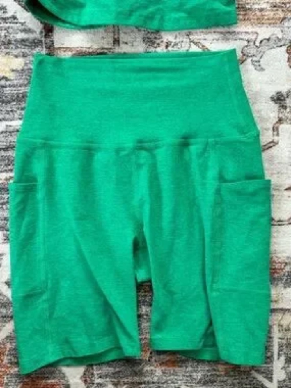 Beyond Yoga Spacedye™ Slim Racerback Cropped Tank + Biker Short Grass Green - Picture 4 of 7